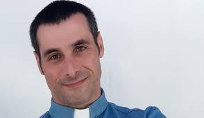 Don Rubén el sacerdote del pueblo.