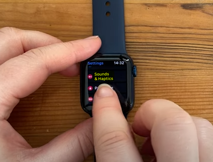 Cómo subir y bajar el volumen de tu Apple Watch