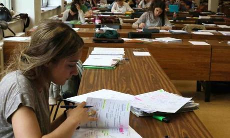 Estos son los estudiantes podrán beneficiarse de las nuevas becas de 100 euros mensuales