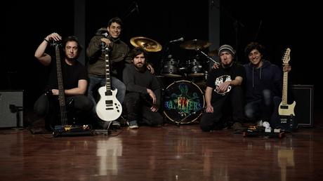 Les Bateliers parodia a los héroes de acción, en su nuevo video “Indeciso” 8253ea8b-7dc4-b970-cd97-47b21b718c40