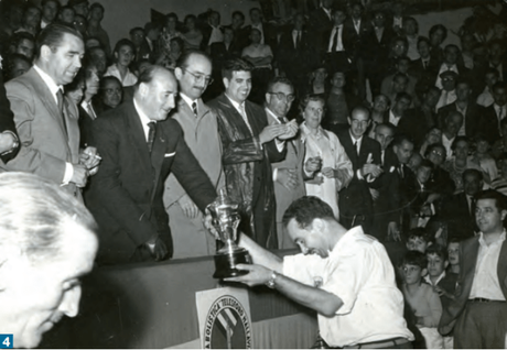 1959: Modesto Cabello, recibiendo el título de Campeón de España
