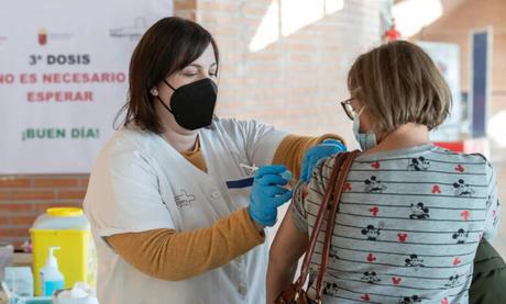 Salud alerta por una estafa telefónica: piden datos personales para vacunar con la cuarta dosis