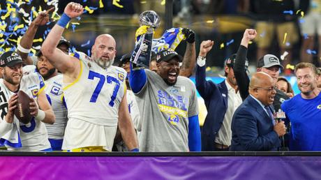 Los Rams reciben el anillo de campeón más pesado que el guantelete de Thanos