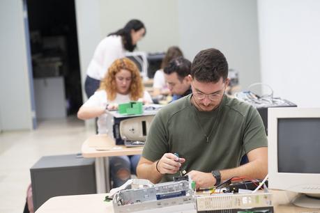 Cesur potencia la formación especializada en disciplinas TIC con los másteres de FP Oficiales