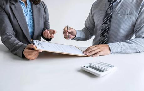 Diferencia entre corredor de seguros y agente de seguros