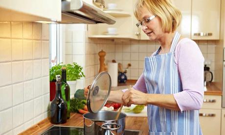 Estos son los subsidios y ayudas para amas y amos de casa en 2022 que puedes pedir en 2022