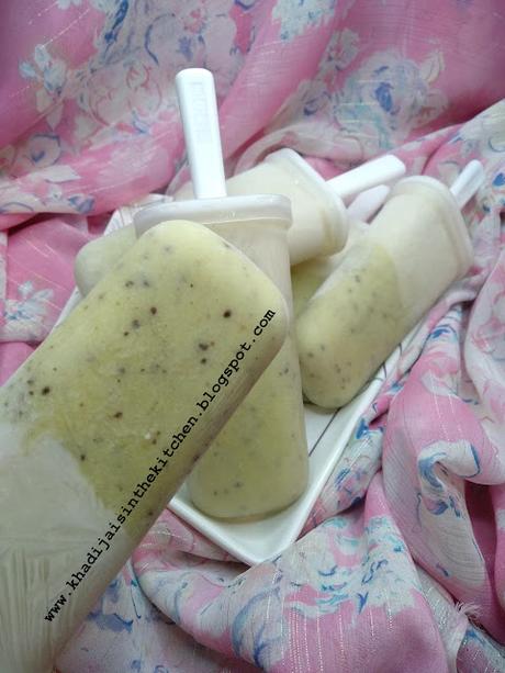 SUCETTES GLACÉES AU KIWI ET AU LAIT DE NOIX DE COCO / KIWI AND COCONUT MILK POPSICLES / PALETAS DE KIWI Y LECHE DE COCO / مصاصات الكيوي و حليب جوز الهند المجمدة: