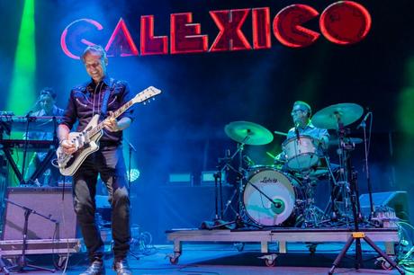 Calexico + Asaf Avidan (2022) Noches del Botánico. Madrid Calexico + Asaf Avidan (2022) Noches del Botánico. Madrid