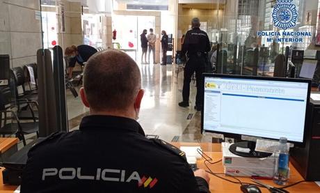 Los sindicatos denuncian el colapso en las oficinas para poder renovar el DNI y pasaporte