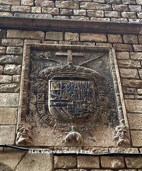 Escudo de la Santa Inquisición en el Museo Frederic Marès