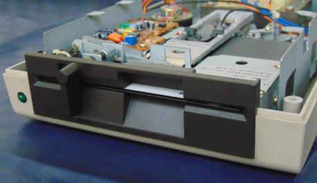 Disquetera Commodore 1541: Electrónica