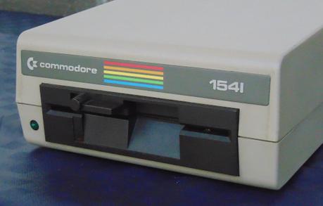 Commodore 64C: Disquetera 1541