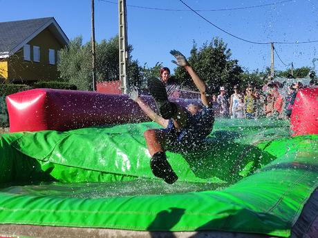 Tarde Multicolor en el día grande de las fiestas de Santa Ana en Cabañas Raras 15