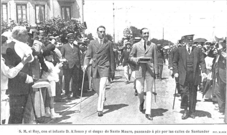 1915:S.M. don Alfonso XIII pasea por Santander con el duque de Santo Mouro
