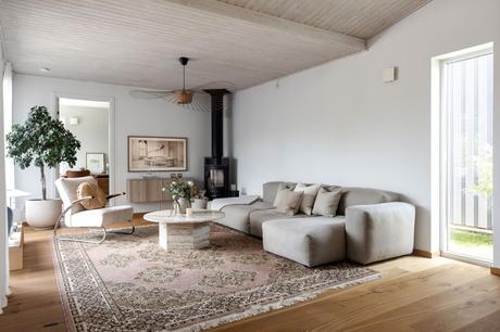 delikatissen wood ceiling techo de madera scandi style scandi home salón escandi interior de madera estilo nórdico estilo escandinavo casa sueca Casa de madera bleached wood ceiling 