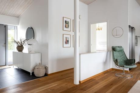 delikatissen wood ceiling techo de madera scandi style scandi home salón escandi interior de madera estilo nórdico estilo escandinavo casa sueca Casa de madera bleached wood ceiling 