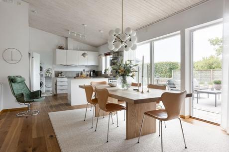 delikatissen wood ceiling techo de madera scandi style scandi home salón escandi interior de madera estilo nórdico estilo escandinavo casa sueca Casa de madera bleached wood ceiling 