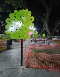 Obvio: quejas por árboles artificiales en plazas