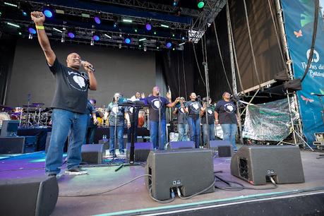 ZUCCHERO EN NOCHES DEL BOTÁNICO: FE Y PASIÓN BAJO LA LUNA LLENA [CRÓNICA]