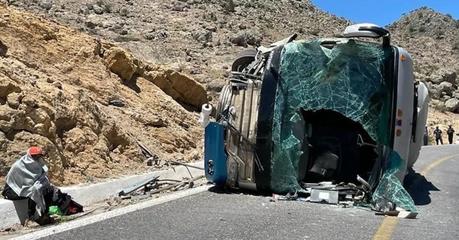 Vuelca autobús en el tramo de la carretera de Ahualulco