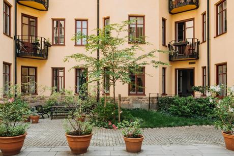 delikatissen vintage scandinavian vintage sillas eames scandinavian apartament estilo nórdico clásico decoración nordica vintage colores vintage alfombras persas 