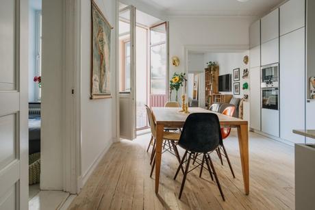 delikatissen vintage scandinavian vintage sillas eames scandinavian apartament estilo nórdico clásico decoración nordica vintage colores vintage alfombras persas 