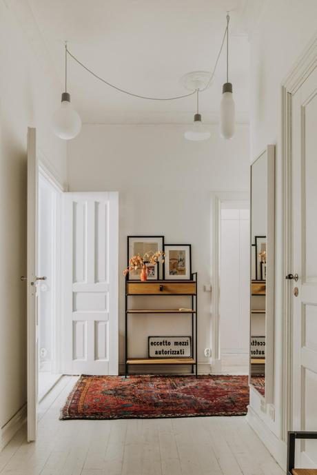 delikatissen vintage scandinavian vintage sillas eames scandinavian apartament estilo nórdico clásico decoración nordica vintage colores vintage alfombras persas 