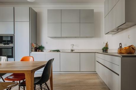 delikatissen vintage scandinavian vintage sillas eames scandinavian apartament estilo nórdico clásico decoración nordica vintage colores vintage alfombras persas 