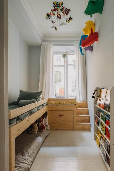 delikatissen vintage scandinavian vintage sillas eames scandinavian apartament estilo nórdico clásico decoración nordica vintage colores vintage alfombras persas 