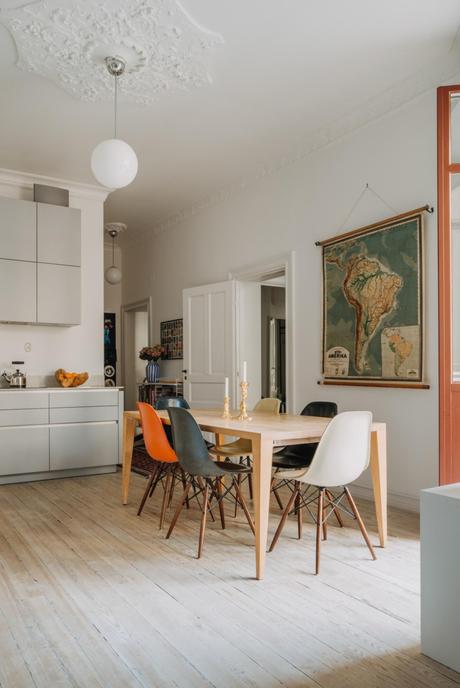 delikatissen vintage scandinavian vintage sillas eames scandinavian apartament estilo nórdico clásico decoración nordica vintage colores vintage alfombras persas 