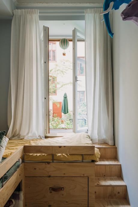 delikatissen vintage scandinavian vintage sillas eames scandinavian apartament estilo nórdico clásico decoración nordica vintage colores vintage alfombras persas 