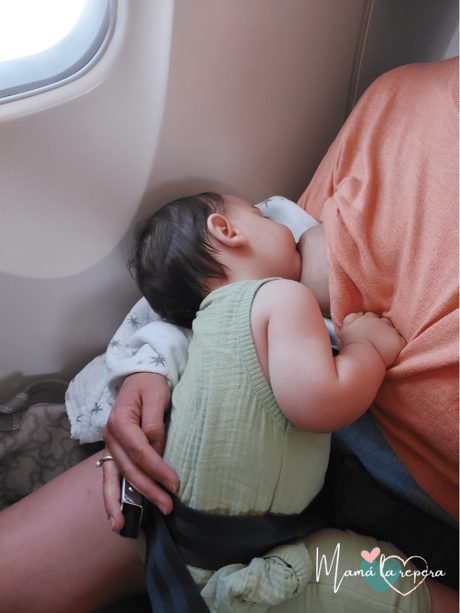Consejos para viajar en avión con bebés