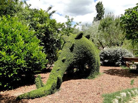 Dinosaurio estegosaurio El bosque encantado