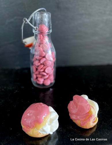 Profiteroles, Nata y Cobertura de Chocolate Ruby