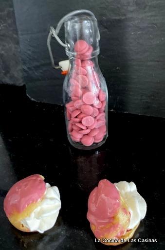 Profiteroles, Nata y Cobertura de Chocolate Ruby