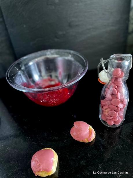 Profiteroles, Nata y Cobertura de Chocolate Ruby