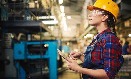 El SEPE financia la formación e inserción de 400 mujeres víctimas de violencia de género, trata o explotación sexual en colaboración con Cruz Roja