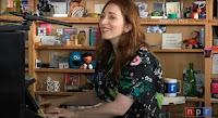 Regina Spektor muestra su directo en Tiny Desk Conciert