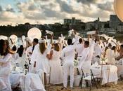 Decoración veraniega para organizar fiesta ibicenca.