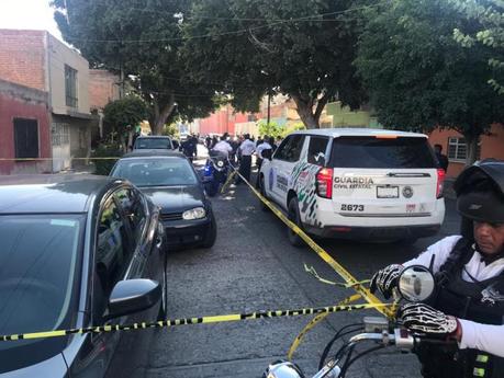 Policía Vial se enfrenta a delincuentes, hay 3 detenidos