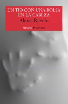 Alexis Ravelo: Un tío con una bolsa en la cabeza.