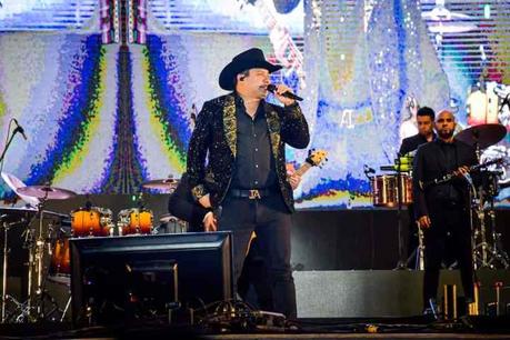 (Video) Julión Álvarez revienta el Teatro del Pueblo en la FENAPO (Video) Julión Álvarez revienta el Teatro del Pueblo en la FENAPO