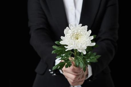 Flores y Vestimenta para funerales: ¿Qué hay que llevar? 16