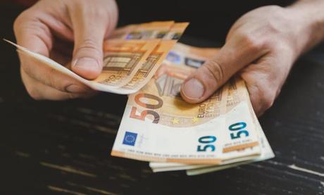 Si una persona fallece cobrando un subsidio: ¿Sus familiares pueden seguir cobrándolo?