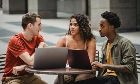 Entra en vigor la reforma del Reglamento que agiliza el empleo a extranjeros