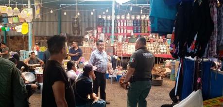 Guardia Civil apoya a comerciantes afectados por las lluvias en la FENAPO Guardia Civil apoya a comerciantes afectados por las lluvias en la FENAPO