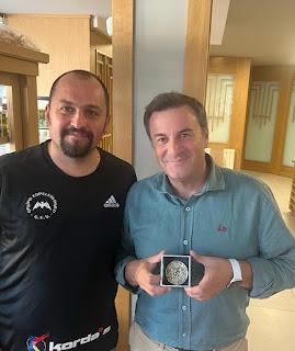 Medalla de Oro del G.E.V. a Francisco Javier Oliver Medalla de Oro del G.E.V. a Francisco Javier Oliver