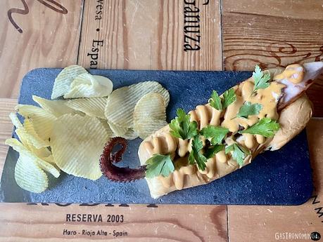 Roll de pulpo con “mayonesa a feira”