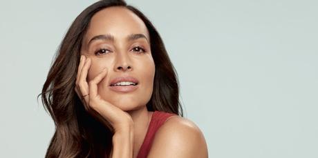 Nuevas Fórmulas de Clarins para Combatir los Signos de la Edad Provocados por la Menopausia clarins-multi-intensive-modelo
