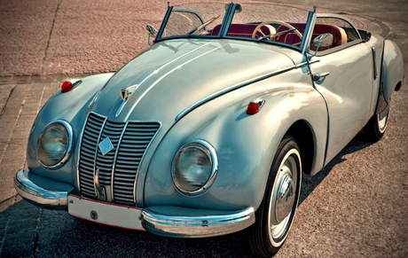 La FCVH detalla los puntos clave para conservar en buen estado un coche clásico